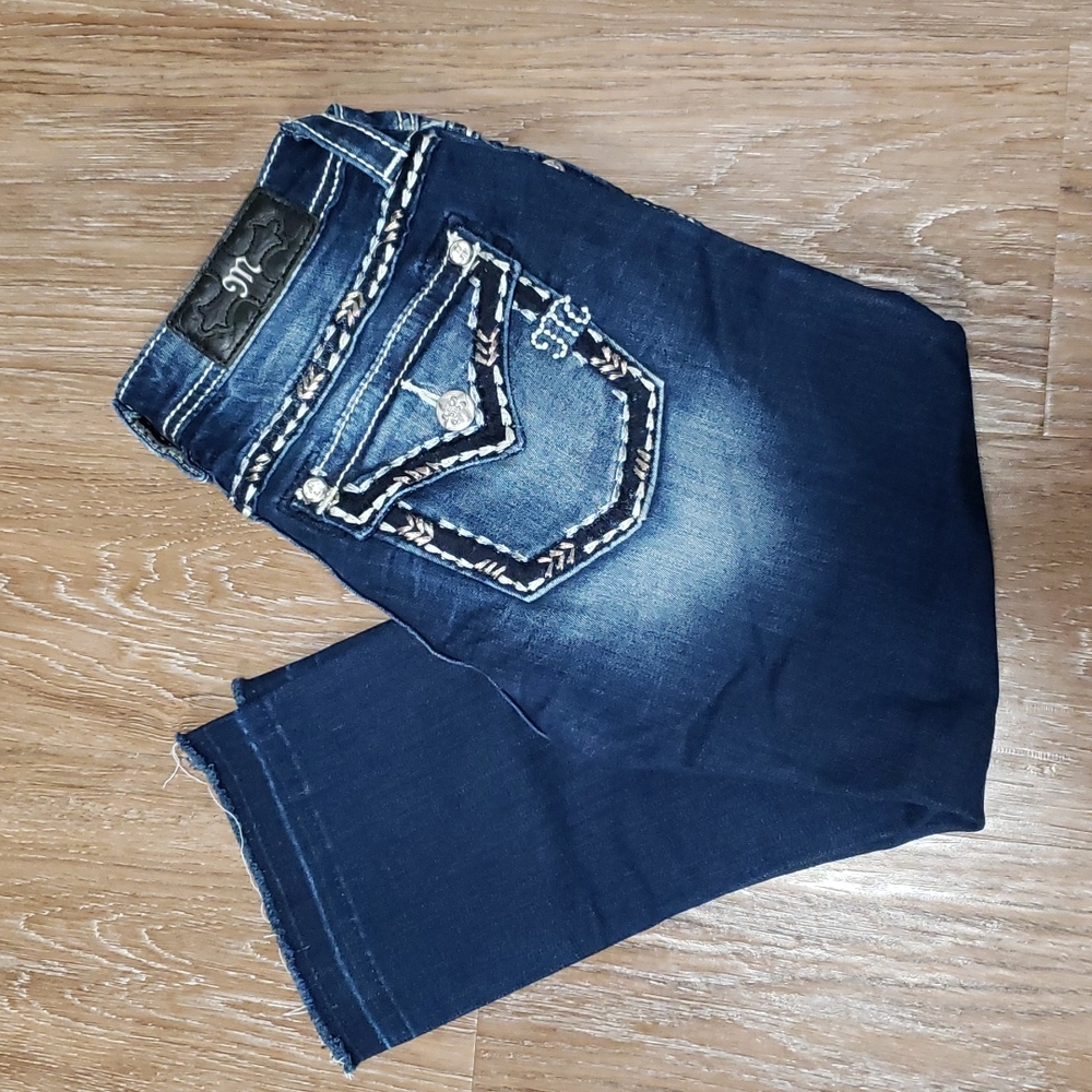 (26) Miss Me Jeans Signature Capri Raw Hems Slim Fit Vacation Distressed Fancy